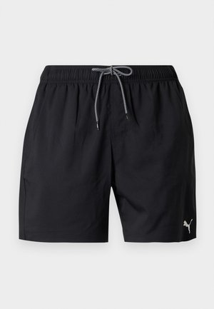 Sorte herrebadeshorts med elastisk midje, svart-hvitt snor, sidelommer og lite hvitt Puma-logo på venstre ben.
