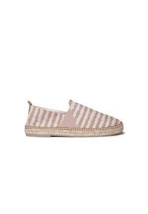 Espadrille beige à rayures blanches, à enfiler, avec semelle en jute tissée et panneau latéral élastique pour un port facile.