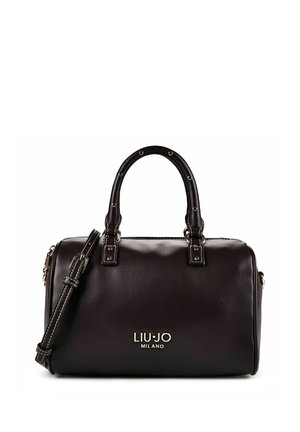 Schwarze Lederhandtasche mit zwei Griffen und abnehmbarem Schulterriemen, mit silberner Hardware und "Liu Jo Milano" Logo auf der Vorderseite.