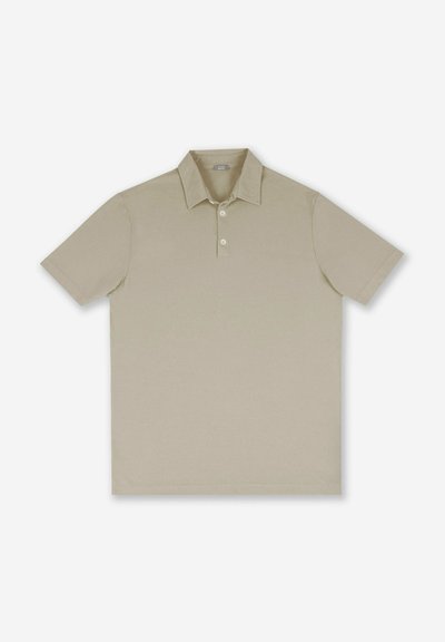 Beige polo shirt van zacht materiaal, korte mouwen, kraag met drie knopen, klassieke pasvorm met gestikte zoom en geen zichtbare patronen.