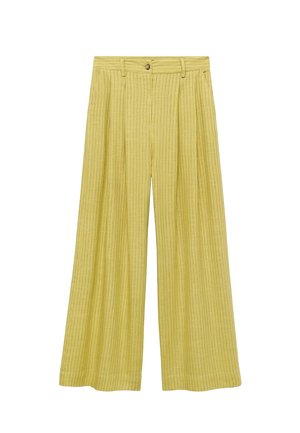 Pantalones de pierna ancha en amarillo claro, con un patrón texturizado en relieve, cintura alta con cierre de botón en la parte delantera y un ajuste relajado.