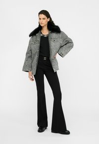 LIU JO WITH COLLAR - Teksajakk - black