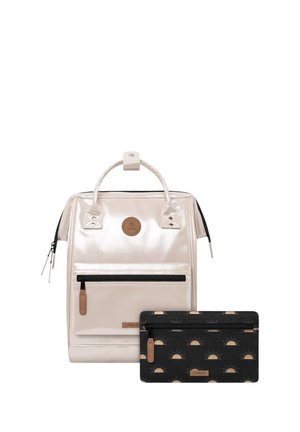 Tagesrucksack - gold
