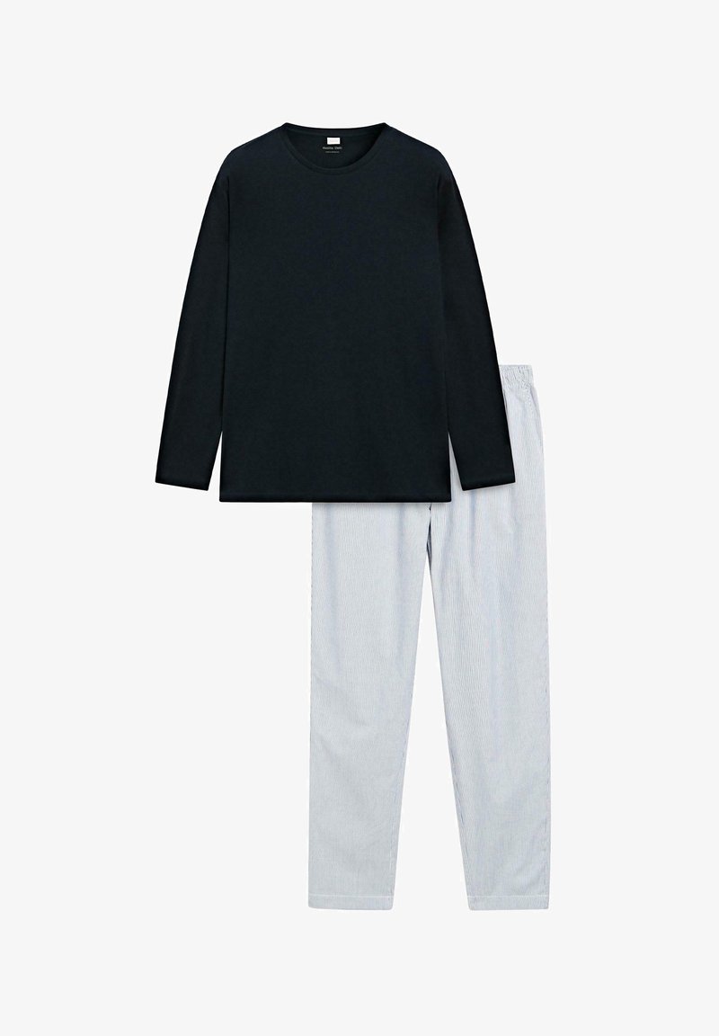 Tmavě modré triko s dlouhým rukávem v kombinaci se světle modrými pruhovanými pyžamovými kalhotami. Triko má kulatý výstřih, zatímco kalhoty mají elastický pas.