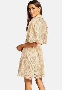 Alma en Pena Blusenkleid - beige