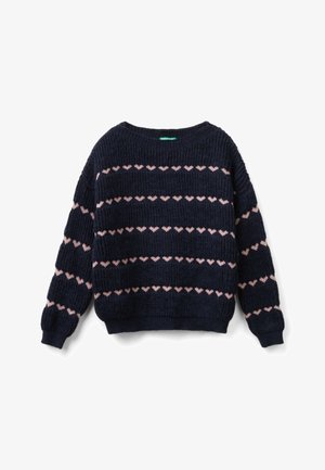 Marineblå strikket sweater med vandrette rækker af små lyserøde hjerte-mønstre, lange ærmer og ribstrikkede manchetter og kant.