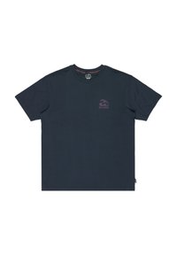 Camiseta de algodón azul marino con cuello redondo, que presenta un pequeño logotipo morado de Billabong en el lado izquierdo del pecho y un detalle texturizado en el cuello.