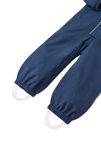 Marineblauwe kindertransformator met elastische manchetten, met een gladde afwerking en witte accenten. Ontworpen voor warmte en gemakkelijke beweging.