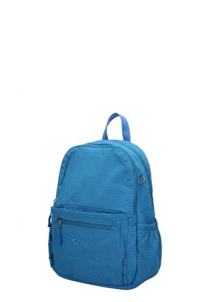 Sac à dos en nylon bleu avec poche zippée à l'avant, poche élastique sur le côté, poignée supérieure et logo "GYMV" embossé sur la poche.