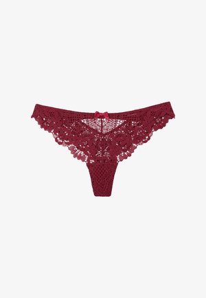 Bordeauxrode kanten string met bloemmotieven, een delicaat strikje in het midden en een doorschijnende textuur met ingewikkelde details in het hele ontwerp.