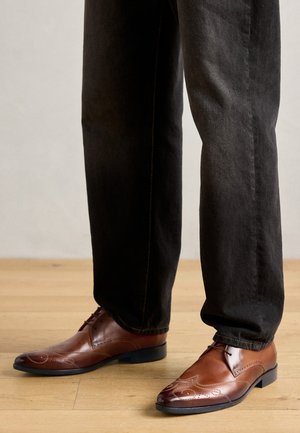 TONI 52 - Derbies & Richelieus - tan/white/red/navy