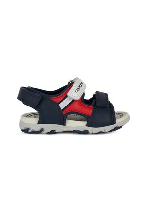 Sandalia azul marino y roja con parte superior sintética, correa ajustable y detalles en blanco. Cuenta con una suela acolchada y un diseño con cortes para ventilación.
