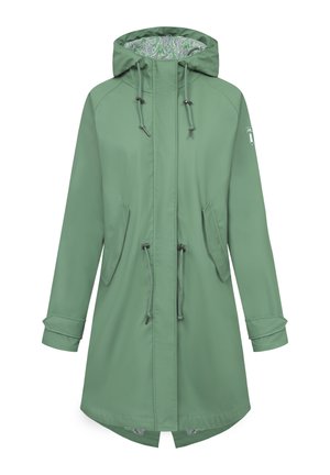 Chaqueta impermeable verde con capucha, cordón en la cintura, dos bolsillos frontales y forro interior estampado. Mangas largas con puños enrollados.