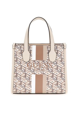 Beige und braune gemusterte Guess Tote Bag mit geometrischem Muster, doppelten oberen Griffen und einem vertikalen Streifen mit dem Markennamen und "EST. 1981".