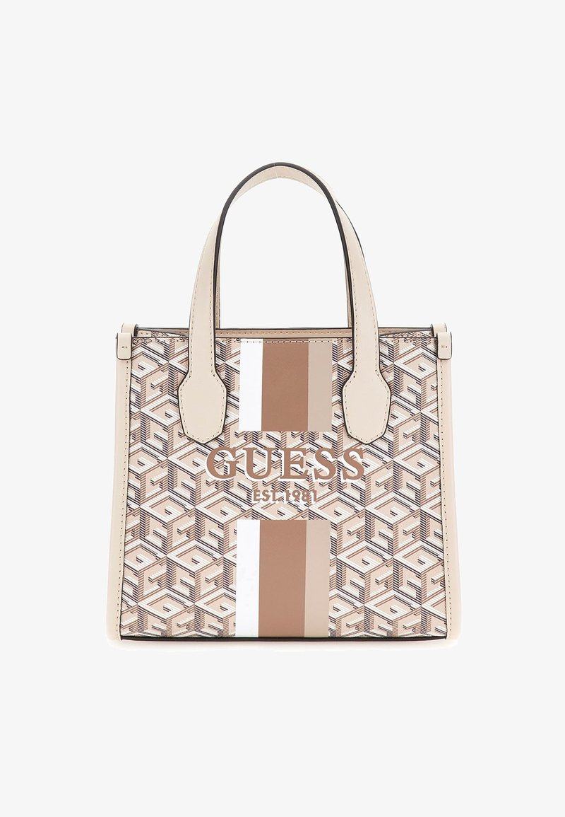 Sac cabas Guess beige et marron à motif avec un design géométrique, doubles poignées supérieures, et une bande verticale avec le nom de la marque et « EST. 1981 ».