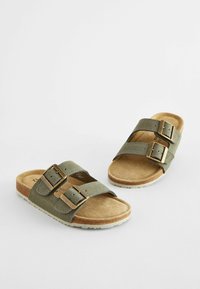 Next REGULAR  - Tagant lahtised kingad - sage green