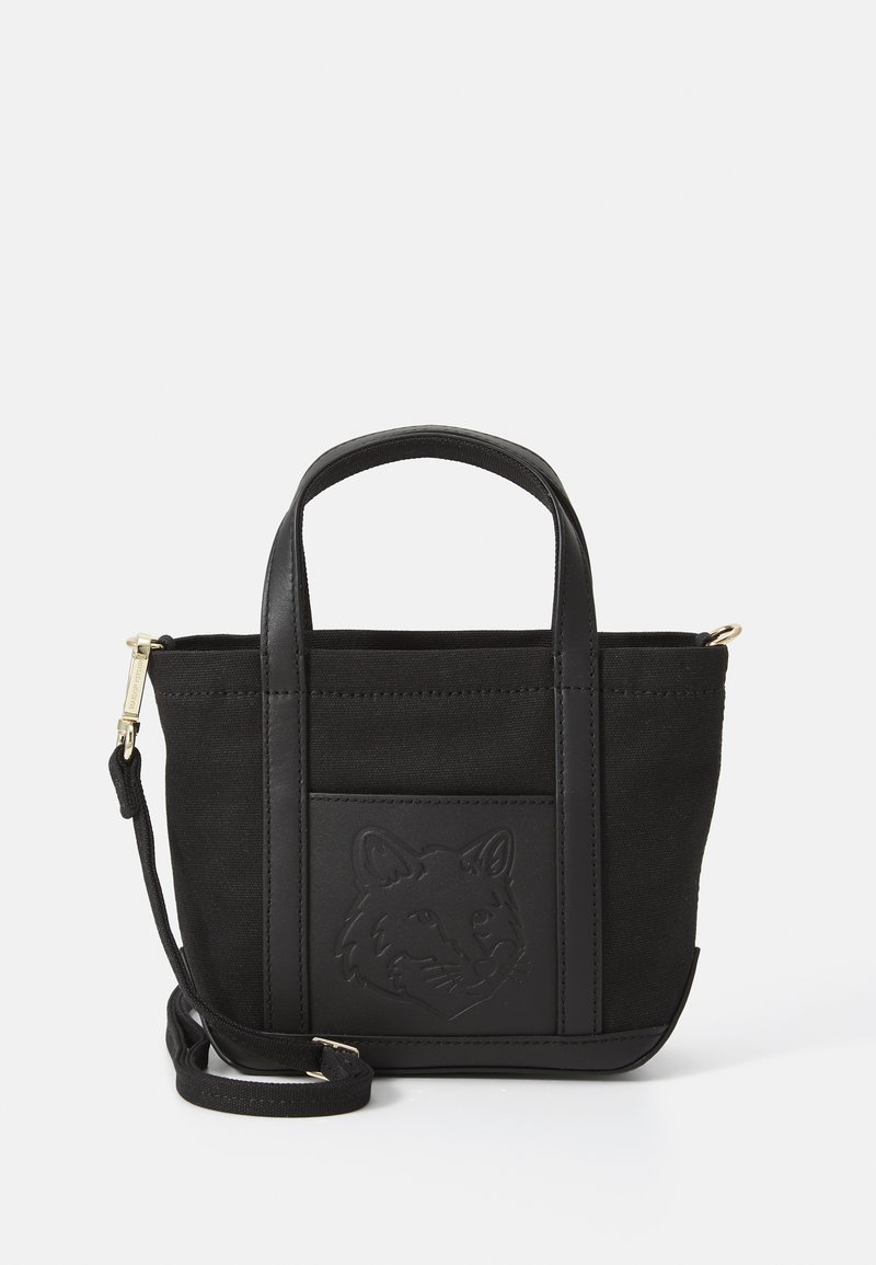 Μαύρη τσάντα tote με κοντές λαβές και αποσπώμενη ζώνη. Κατασκευασμένη από ανθεκτικό ύφασμα, με υφή μαύρου λοφίου στο μπροστινό μέρος.