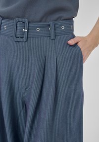 My Essential Wardrobe VITTAMW WIDE - Trousers - dark slate w stripe