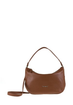 Sac à main en cuir brun avec une finition texturée, de forme courbée et une seule bandoulière. L'avant présente un petit accent logo.