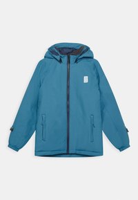 Blauer Winterjacke mit Kapuze, Frontreißverschluss, zwei Reißverschluss-Taschen, elastischen Bündchen und einem weißen Logo auf der Brust.