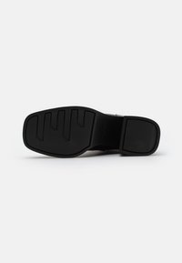 Vagabond Botines de tacón - black