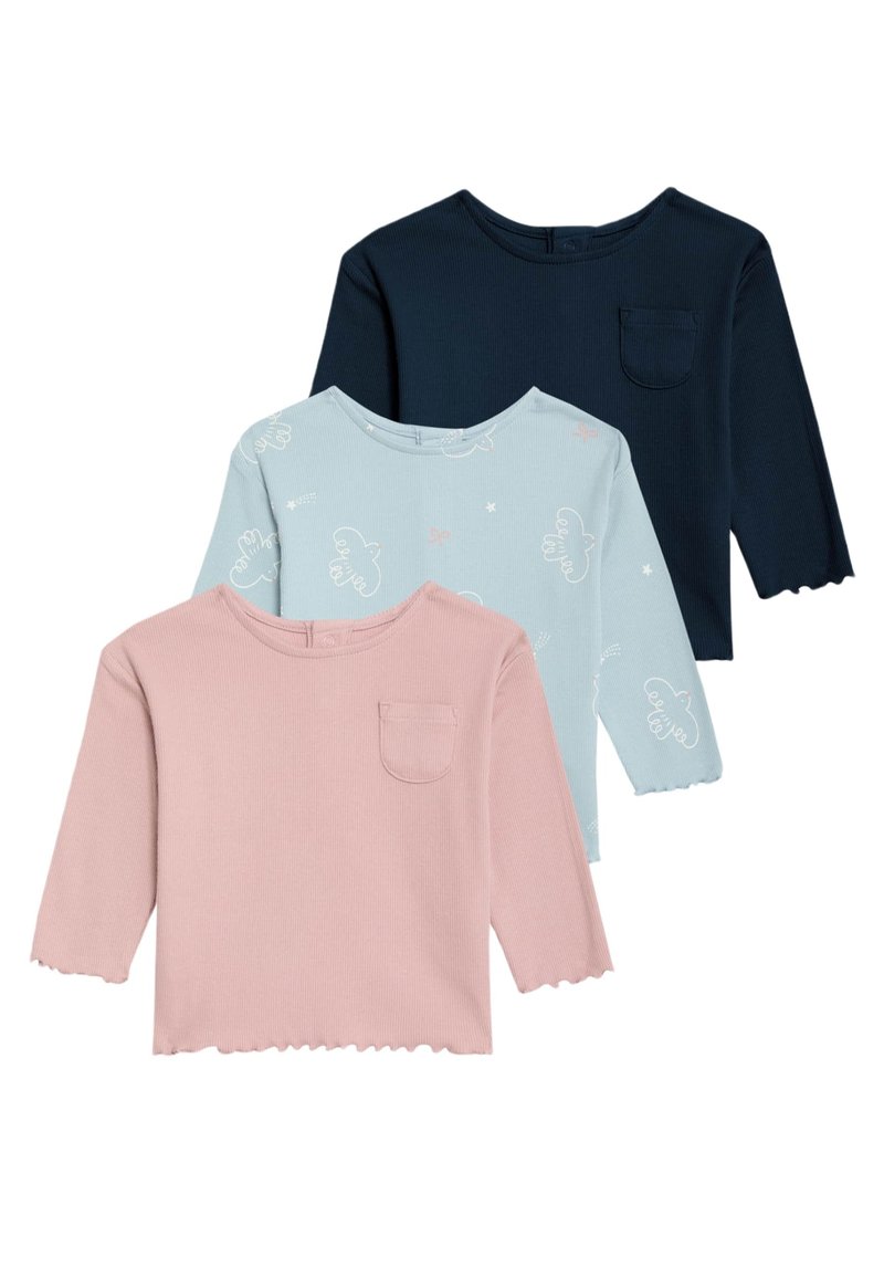 Tre långärmade skjortor: marinblå, ljusblå med molnmönster och rosa med ficka. Mjuk tyg och vågiga fållar.