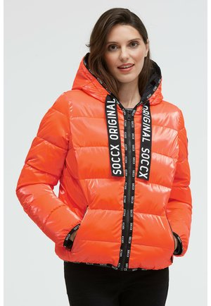GLÄNZENDE MIT KAPUZE UND LOGO-BÄNDERN - Winterjacke - brilliant orange neon