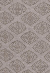 Tela beige con un patrón de diamantes, que presenta detalles texturizados y tejidos sobre un fondo claro, creando un sutil contraste en el diseño.