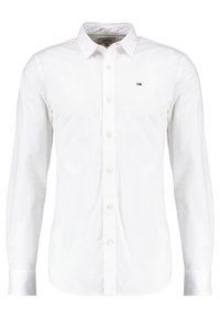 Camicia bianca slim-fit a maniche lunghe con colletto a punta e piccolo logo rettangolare sul lato sinistro del petto.