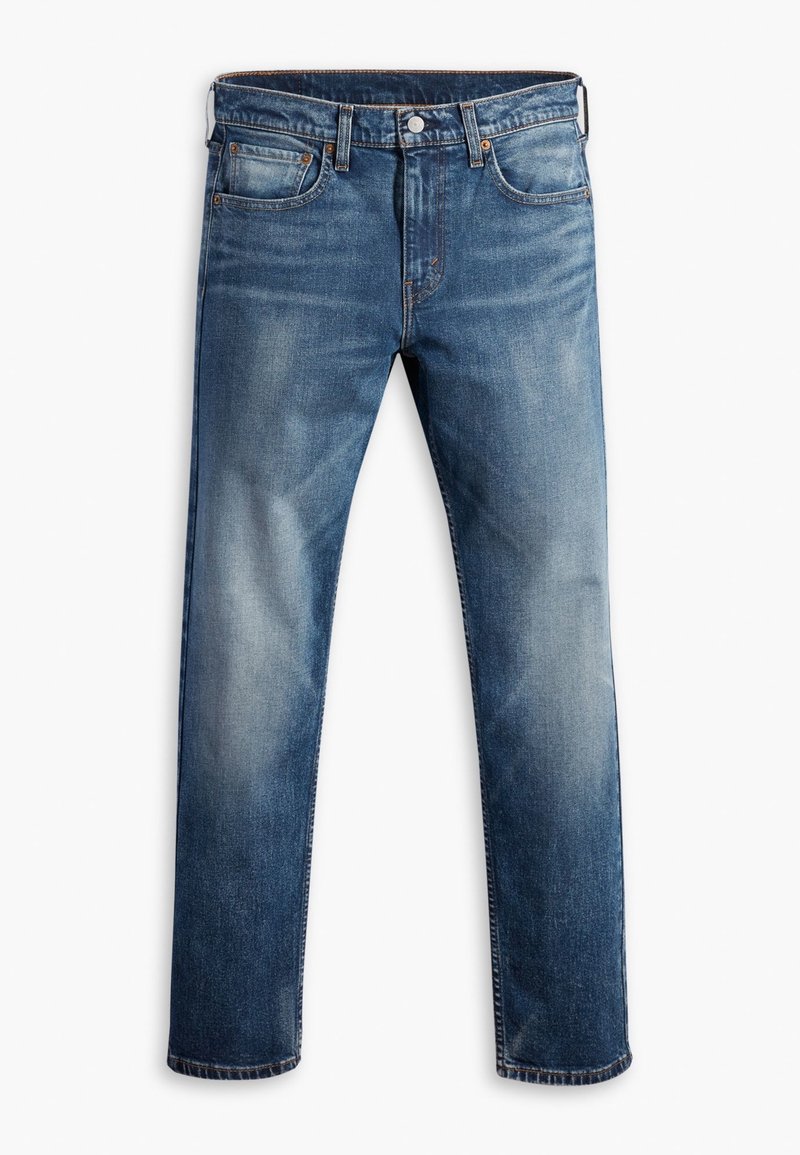Jean en denim bleu délavé à jambes droites avec poches avant et fermeture par bouton, posé à plat sur un fond blanc.