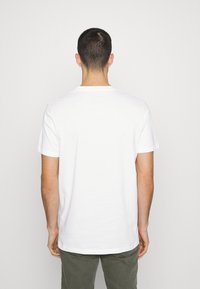 Jack & Jones JORBLOKE TEE CREW NECK - T-shirt estampada - cloud dancer