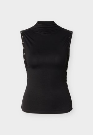 Top nero senza maniche con collo alto, realizzato in tessuto liscio, caratterizzato da dettagli con occhielli argentati lungo i lati e una silhouette aderente.