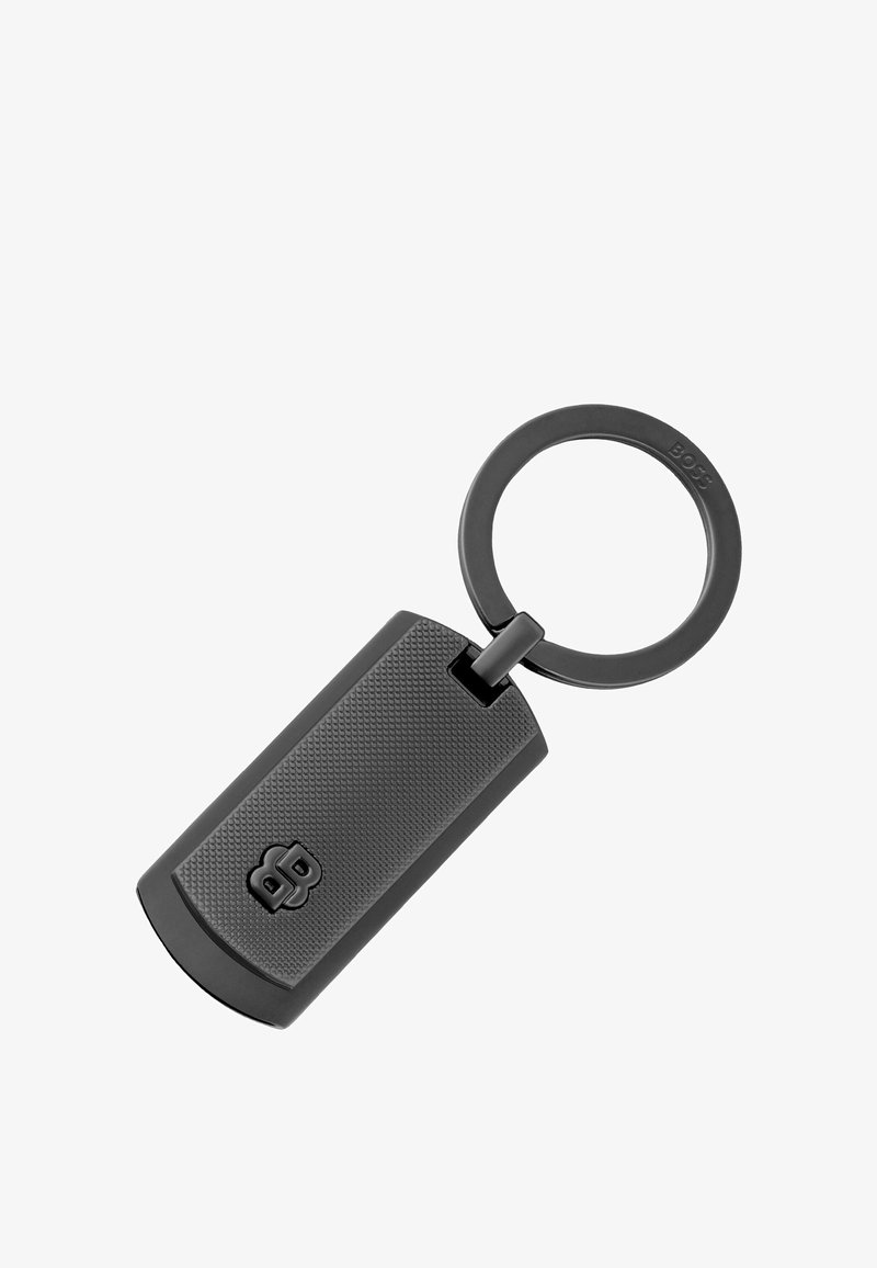 Porte-clés rectangulaire noir texturé avec logo embossé, attaché à un anneau rond portant la marque "BOSS".