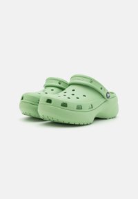 Crocs CLASSIC - Klompe - fair green