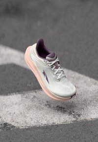 TORIN 8 - Chaussures de running sur route - tan