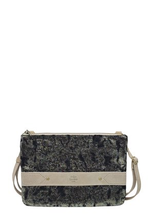 Sac bandoulière en velours noir écrasé avec sangle en daim beige et fermeture éclair, marqué "Mila Louise Paris" au centre avant.