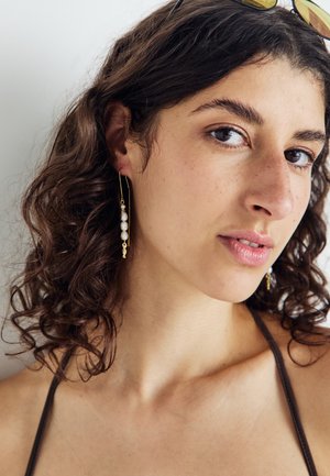 BERTHE DANGLE PEARL - Earrings - gold-coloured