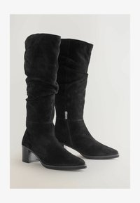 Geselecteerd, new black suede