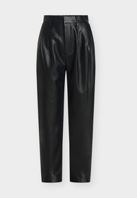 Schwarze Lederhose mit hoher Taille, Falten vorne, konischem Bein und glatter, glänzender Oberfläche. Keine sichtbaren Taschen oder Verzierungen.