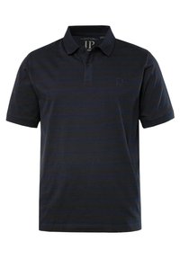 Námořnická modrá polo košile s vodorovnými pruhy, krátkými rukávy a tříknoflíkovou légou. Má decentní logo na hrudi. Měkká textura.