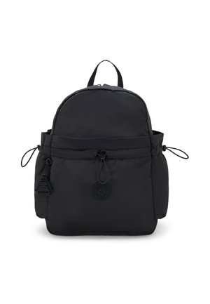 Zaino in nylon nero con una parte superiore arrotondata, chiusura a cordoncino regolabile, tasca frontale e distintivo con logo. Design imbottito con due tasche laterali.