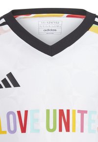 adidas Performance PRIDE TIRO - T-shirt till träning - white