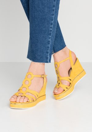 Marco Tozzi Sandalen met hoge hak - yellow