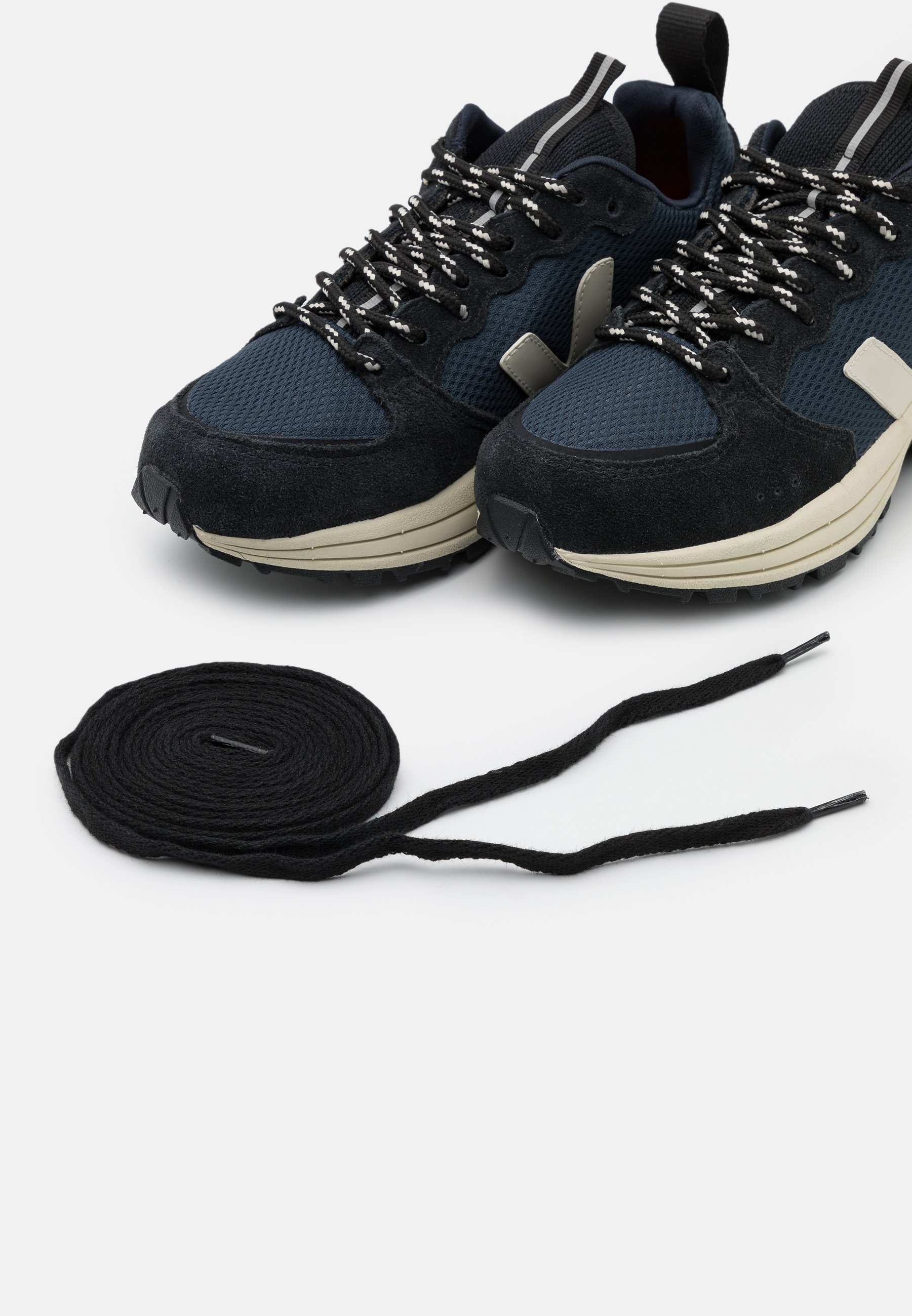 basket veja bleu marine