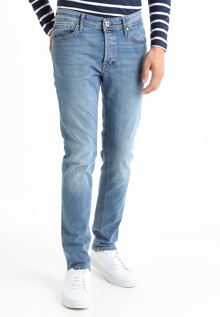 Ljusblå denimjeans med slim fit, utrustade med en klassisk femficksdesign, subtila slitningar och en dragkedja med knappstängning.