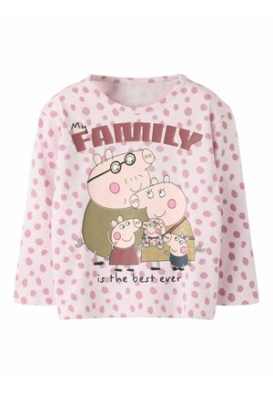 Chemise rose à manches longues à pois avec une famille de cochons dessinée qui s’embrasse, texte indiquant "My family is the best ever" sur le devant.