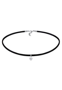 Schwarzes Wildleder-Choker mit einem silbernen Metallkugel-Anhänger, ausgestattet mit einem sicheren Karabinerverschluss und einer Verlängerungskette für eine verstellbare Länge.