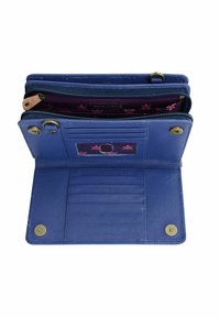 Blauwe leren portemonnee met een gestructureerde afwerking, meerdere kaartsleuven, een doorzichtige ID-venster en een ritscompartiment met bloemenvoering.