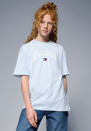 VARSITY TEE UNISEX - Camiseta estampada - breezy blue heather