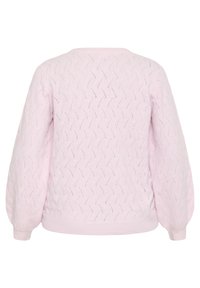 Lys pink strikket sweater med et tekstureret mønster, ballonærmer og ribbet kant. Bagsiden viser et bølget stingdesign.